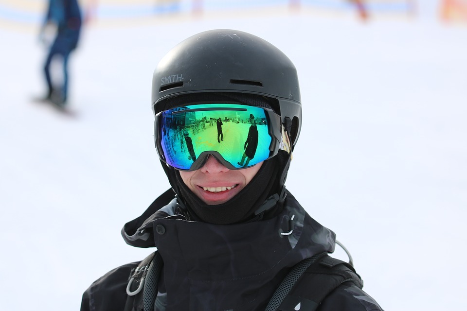 man wearing snowboard goggles