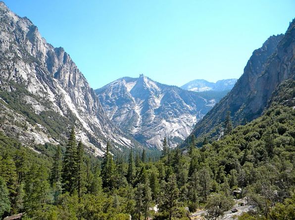A view of the Kings Canyon, from the Mist Falls Trail
