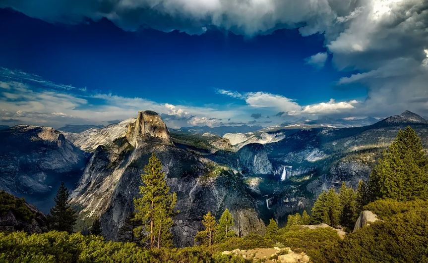Blue sky reflecting on landscape of Yosemite National Park