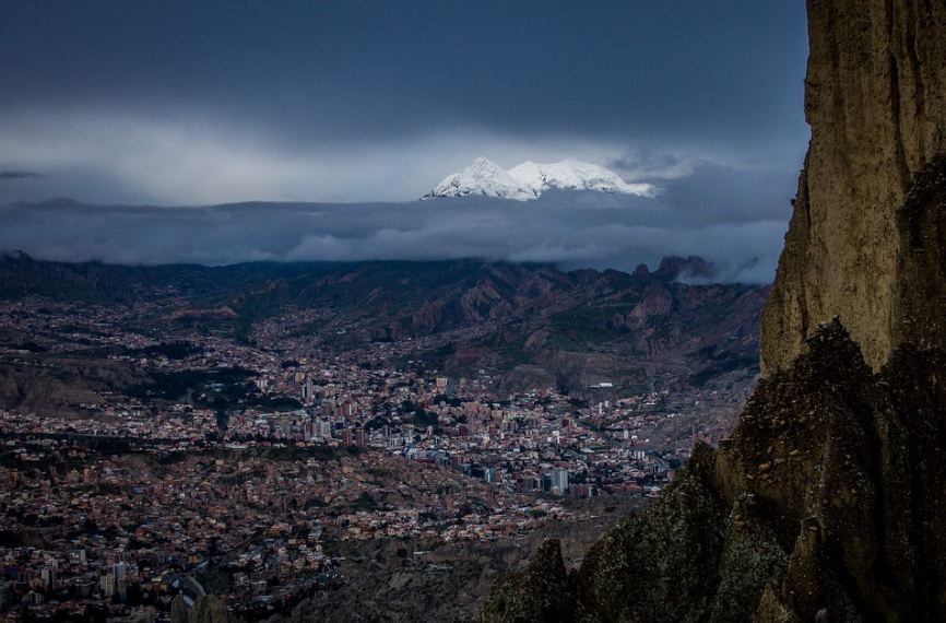 Bolivian cities at the foot of the Illimani mountain
