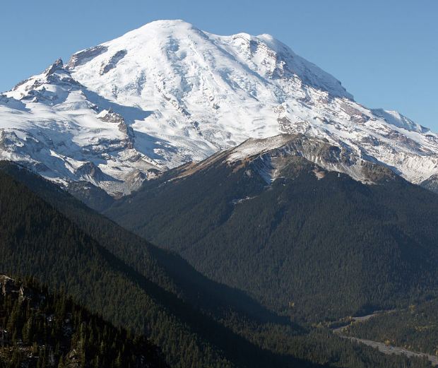 Mount Rainier with Columbia Crest, the main summit