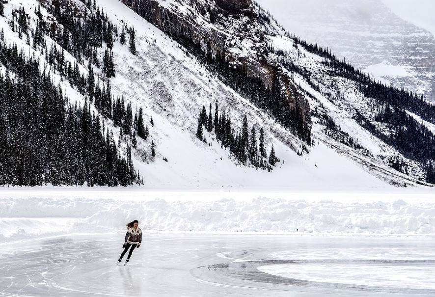 A woman skating in Lake Louise Skiing area