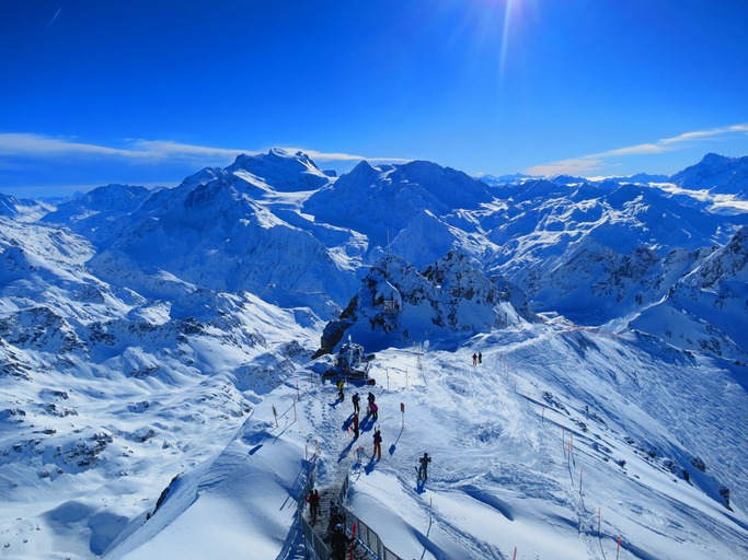 Aprés-Ski Scene