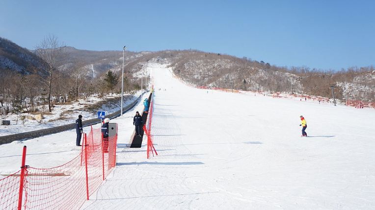 View of the beginner's piste at Masikryong