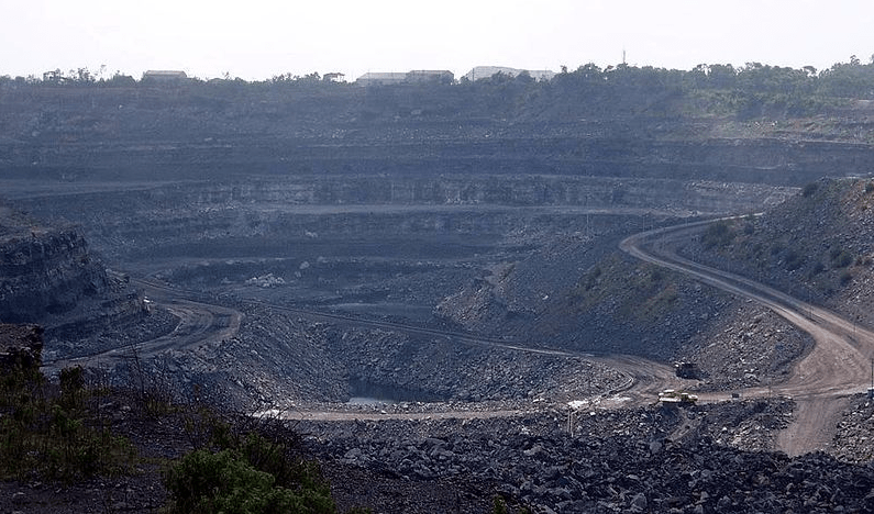 Coal_mine_in_Dhanbad,_India