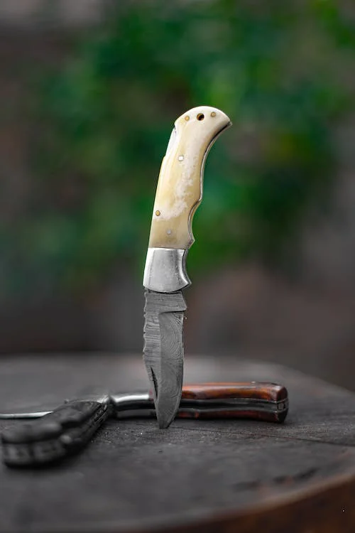 What you should know before buying top neck knives