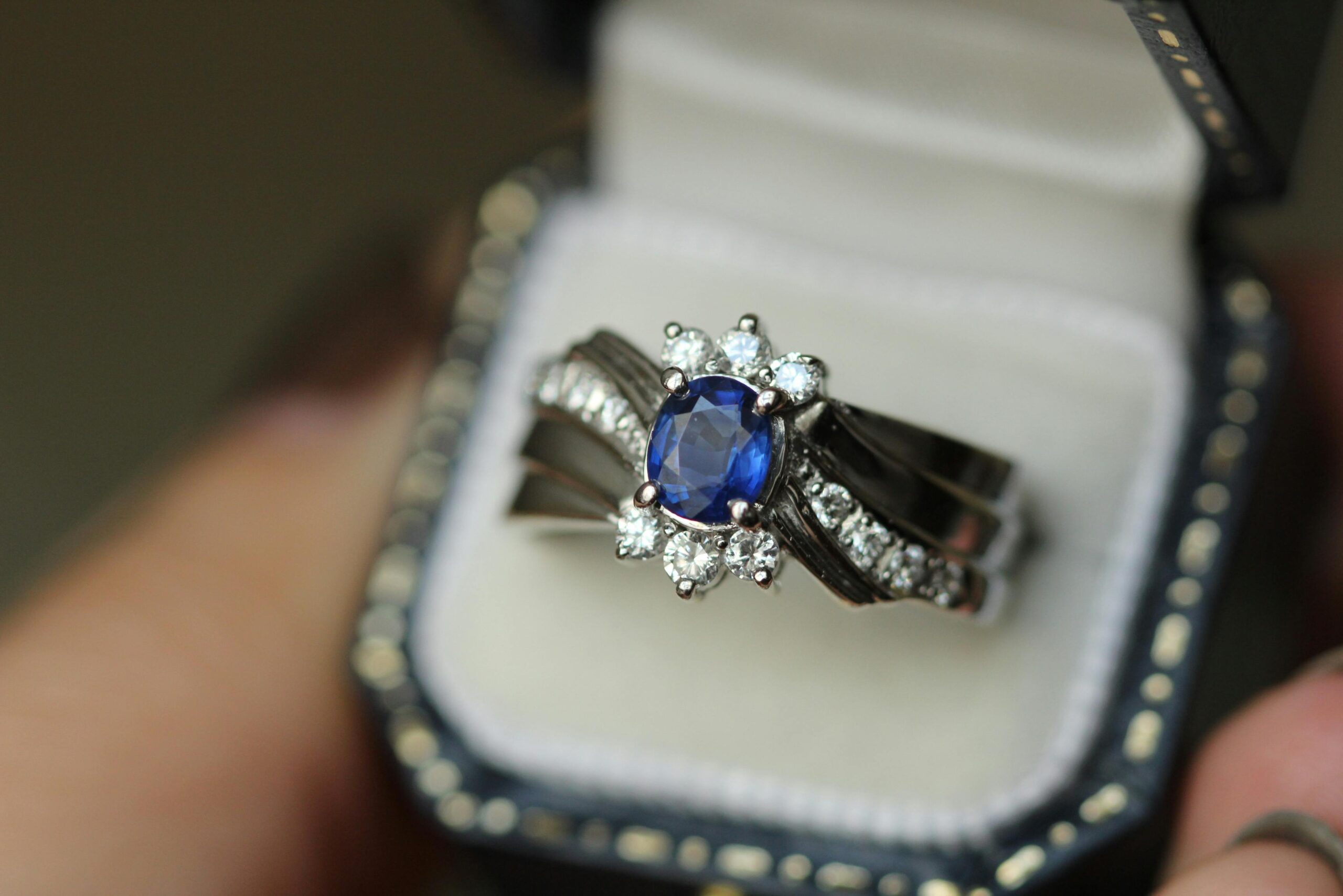 Choosing the Perfect Symbol A Guide to Selecting Your Dream Engagement Ring